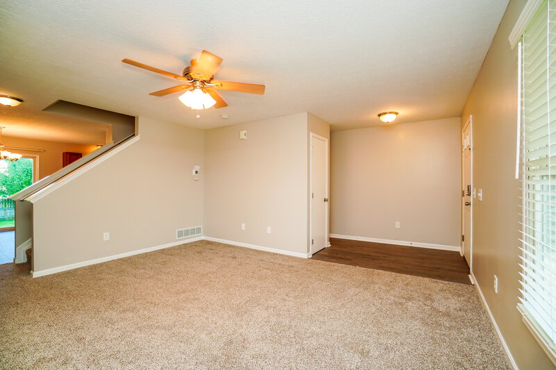 1,990/Mo, 7167 Emerald Tree Dr Canal Winchester, OH 43110 Living Room View 2