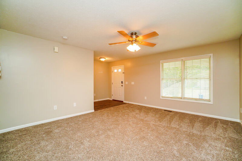 1,990/Mo, 7167 Emerald Tree Dr Canal Winchester, OH 43110 Living Room View 3