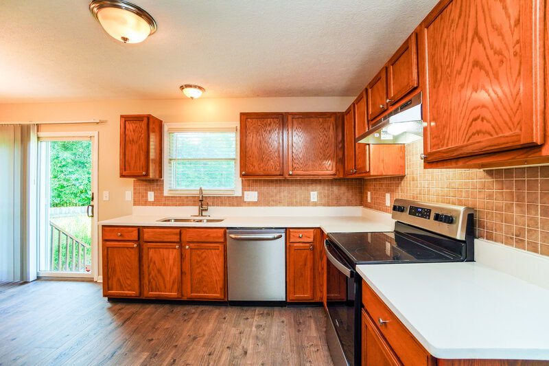 1,990/Mo, 7167 Emerald Tree Dr Canal Winchester, OH 43110 Kitchen View