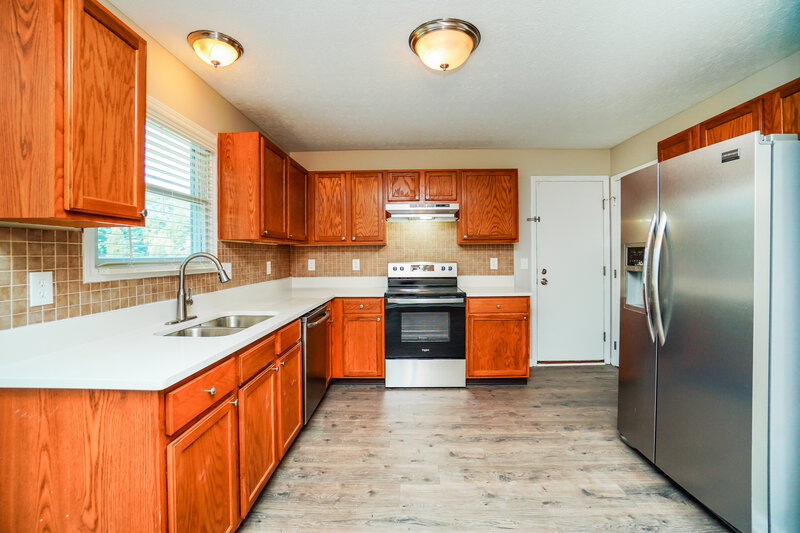 1,990/Mo, 7167 Emerald Tree Dr Canal Winchester, OH 43110 Kitchen View 2