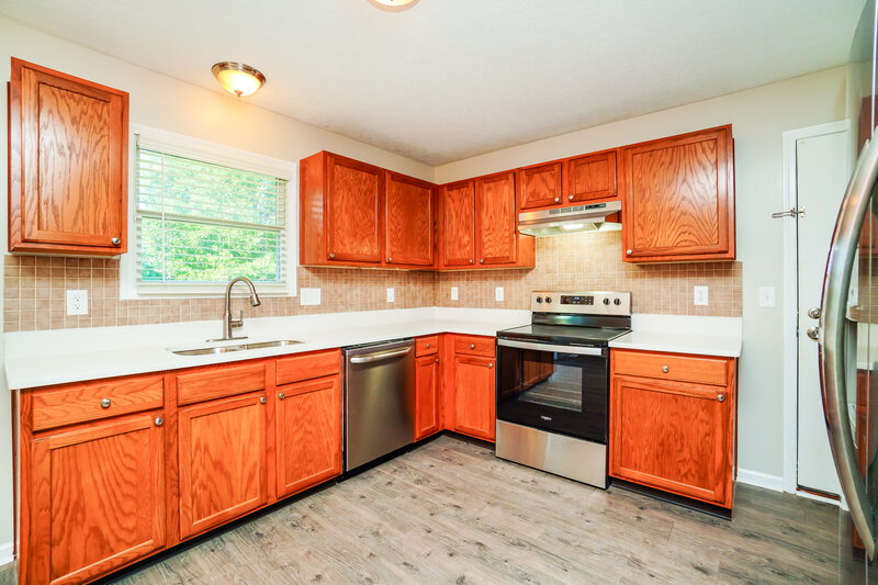 1,990/Mo, 7167 Emerald Tree Dr Canal Winchester, OH 43110 Kitchen View 3