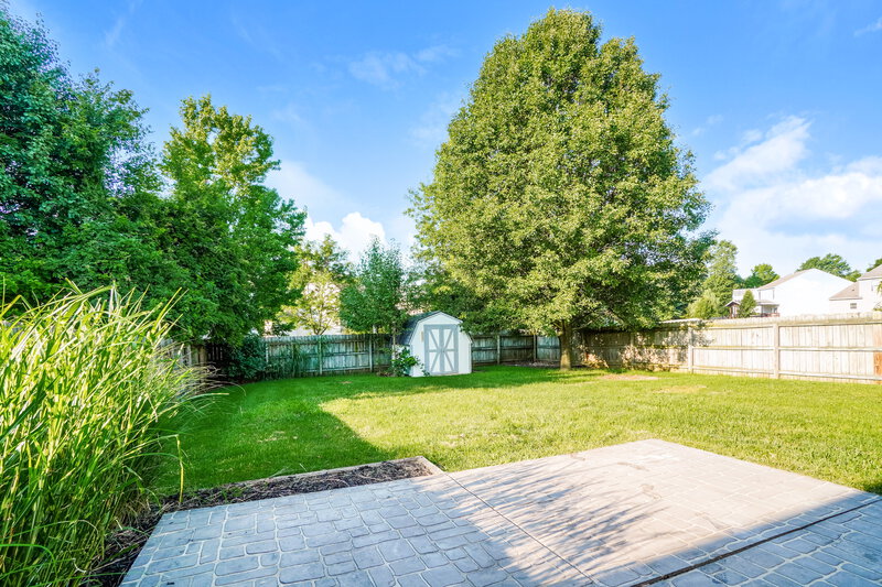 1,990/Mo, 7167 Emerald Tree Dr Canal Winchester, OH 43110 Backyard View