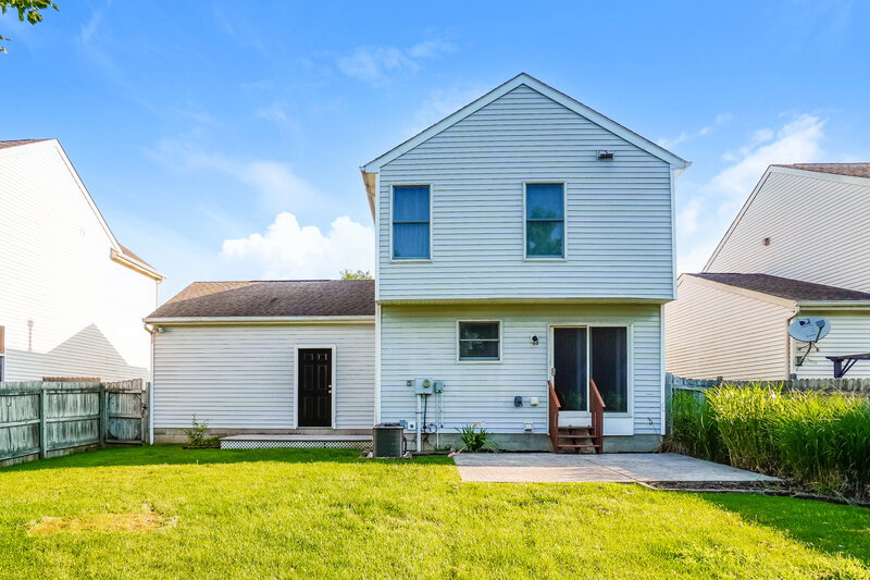 1,990/Mo, 7167 Emerald Tree Dr Canal Winchester, OH 43110 Rear View