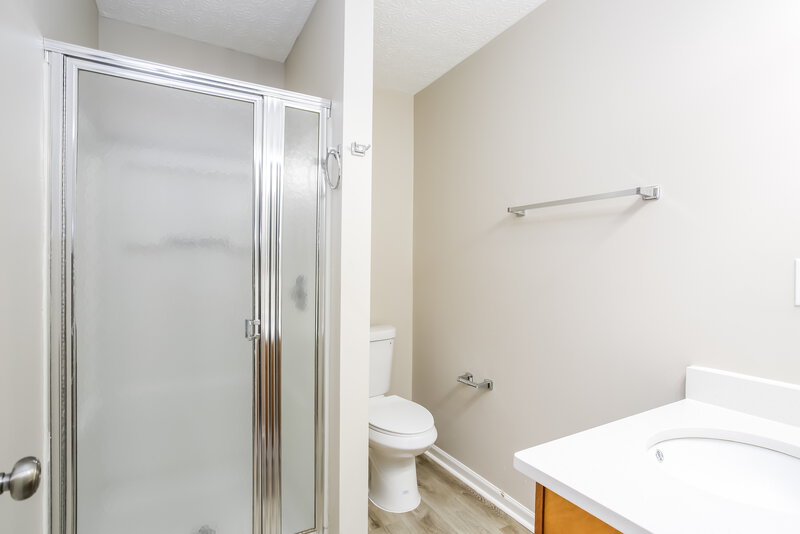 3,290/Mo, 3357 Joes Way Columbus, OH 43223 Main Bathroom View
