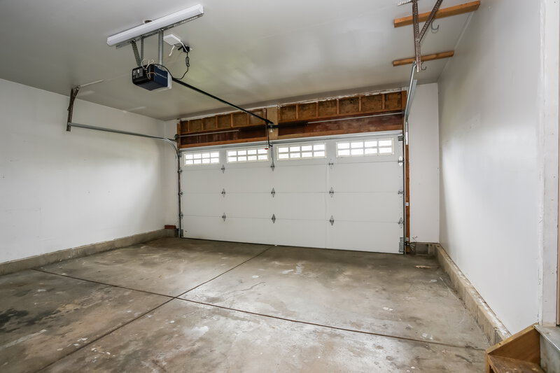 3,290/Mo, 3357 Joes Way Columbus, OH 43223 Garage View
