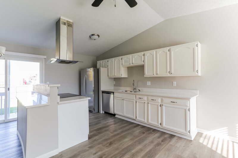 2,125/Mo, 6728 Fallon Ln Canal Winchester, OH 43110 Kitchen View