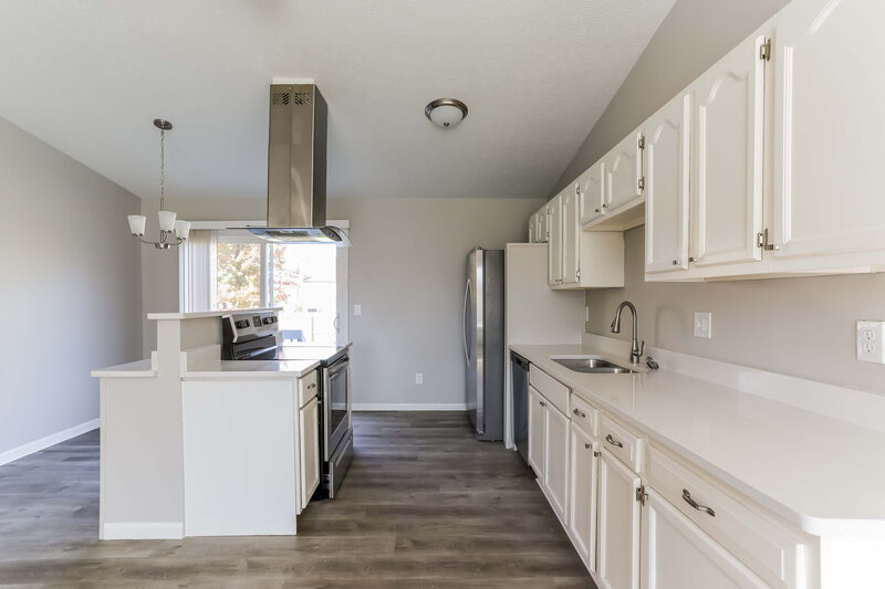 2,125/Mo, 6728 Fallon Ln Canal Winchester, OH 43110 Kitchen View 2