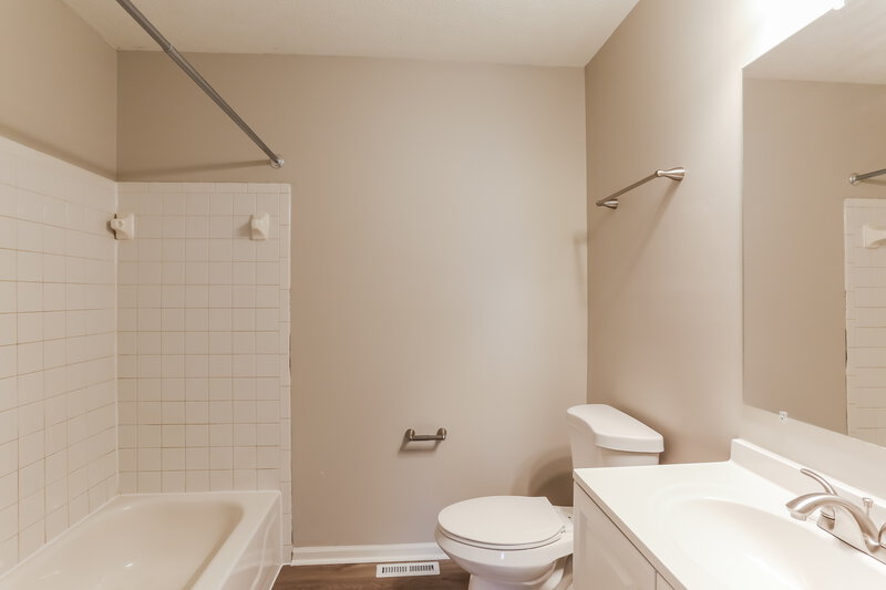 2,125/Mo, 6728 Fallon Ln Canal Winchester, OH 43110 Bathroom View