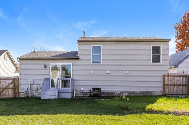 2,125/Mo, 6728 Fallon Ln Canal Winchester, OH 43110 Rear View