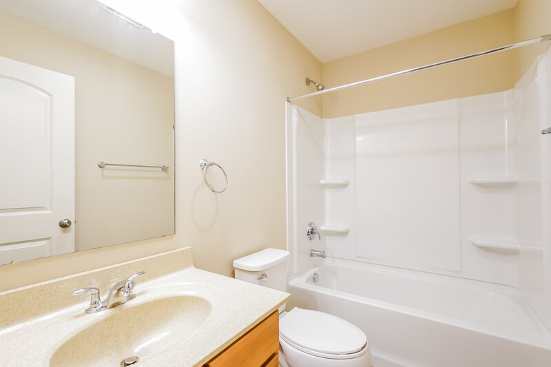 2,020/Mo, 127 Faulkner Dr Lithopolis, OH 43136 Bathroom View