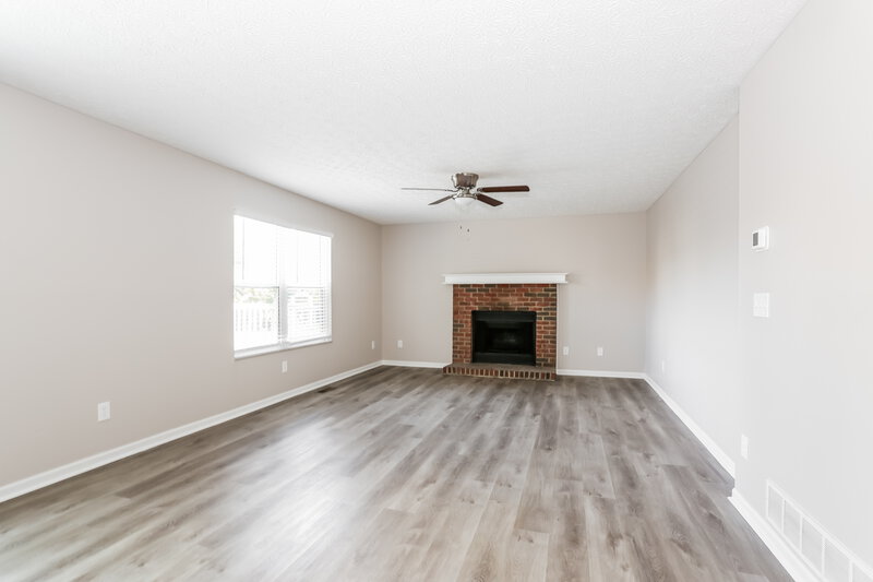2,575/Mo, 8402 Lucerne Dr Reynoldsburg, OH 43068 Living Room View 2