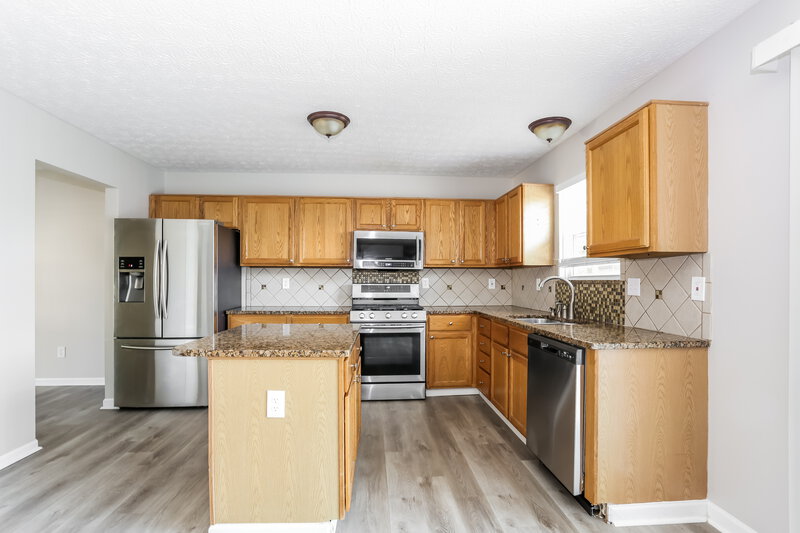 2,575/Mo, 8402 Lucerne Dr Reynoldsburg, OH 43068 Kitchen View