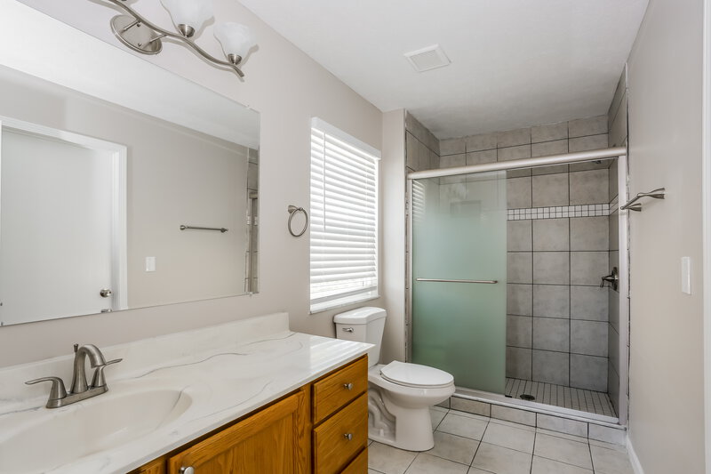 2,575/Mo, 8402 Lucerne Dr Reynoldsburg, OH 43068 Main Bathroom View