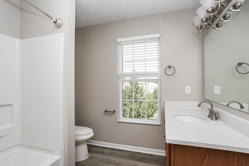 2,295/Mo, 4003 Prestige Ct Grove City, OH 43123 Main Bathroom View