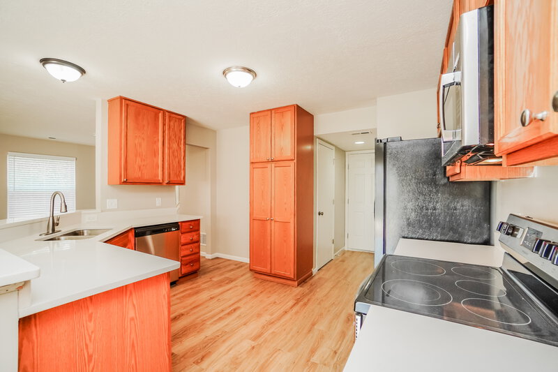2,760/Mo, 6933 Spring Bloom Dr Canal Winchester, OH 43110 Kitchen View