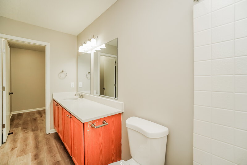 2,760/Mo, 6933 Spring Bloom Dr Canal Winchester, OH 43110 Main Bathroom View 2