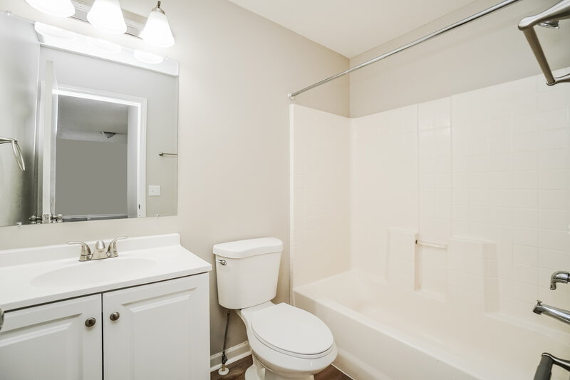 2,760/Mo, 6933 Spring Bloom Dr Canal Winchester, OH 43110 Main Bathroom View 3