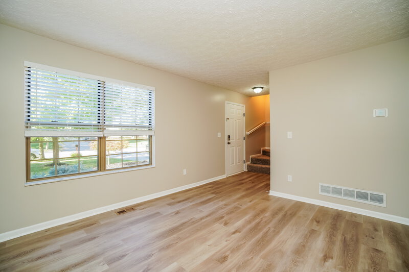 2,000/Mo, 944 White Oak Ct Marysville, OH 43040 Living Room View