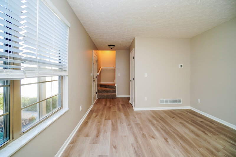 2,000/Mo, 944 White Oak Ct Marysville, OH 43040 Living Room View 2