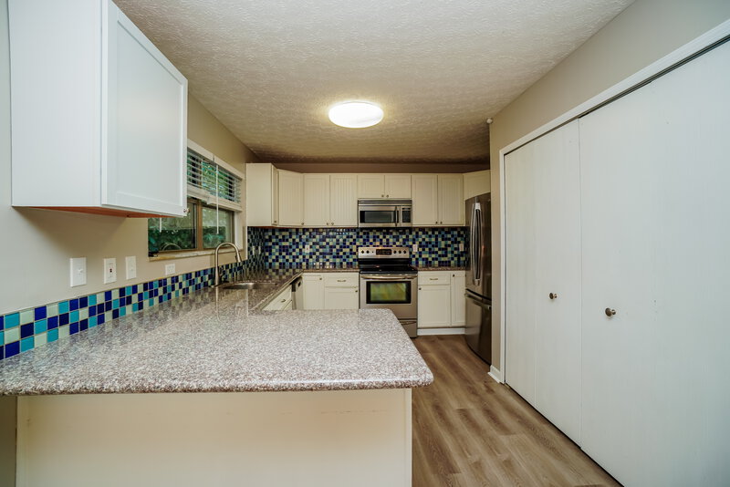 2,000/Mo, 944 White Oak Ct Marysville, OH 43040 Kitchen View 2