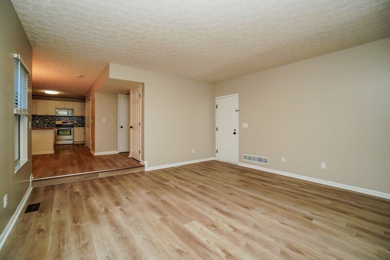 2,000/Mo, 944 White Oak Ct Marysville, OH 43040 Family Room View 2