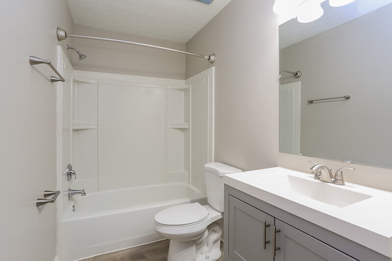 1,915/Mo, 861 Hurlock Ln Galloway, OH 43119 Main Bathroom View