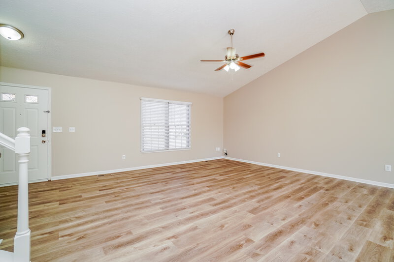 2,045/Mo, 408 Galloway Ridge Dr Galloway, OH 43119 Living Room View