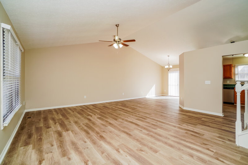 2,045/Mo, 408 Galloway Ridge Dr Galloway, OH 43119 Living Room View 2