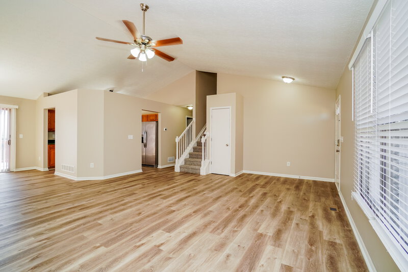 2,045/Mo, 408 Galloway Ridge Dr Galloway, OH 43119 Living Room View 3