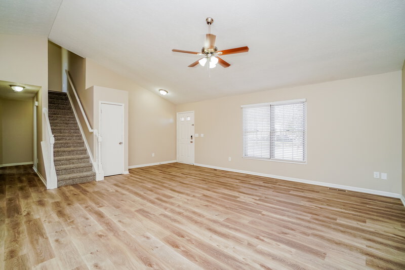 2,045/Mo, 408 Galloway Ridge Dr Galloway, OH 43119 Living Room View 4