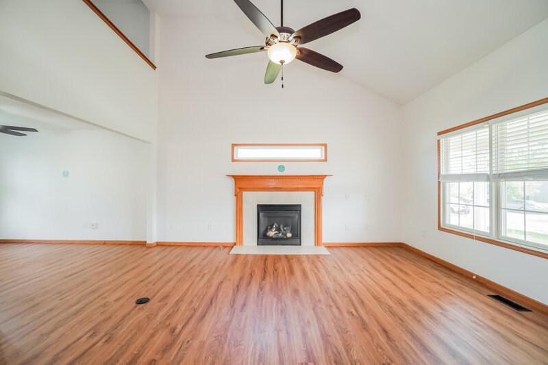 2,475/Mo, 3149 Sitka Spruce Dr Grove City, OH 43123 Living Room View 3