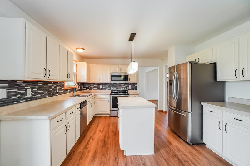 2,475/Mo, 3149 Sitka Spruce Dr Grove City, OH 43123 Kitchen View 2