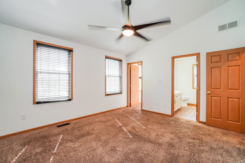 2,475/Mo, 3149 Sitka Spruce Dr Grove City, OH 43123 Main Bedroom View