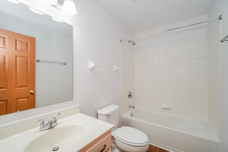 2,475/Mo, 3149 Sitka Spruce Dr Grove City, OH 43123 Bathroom View