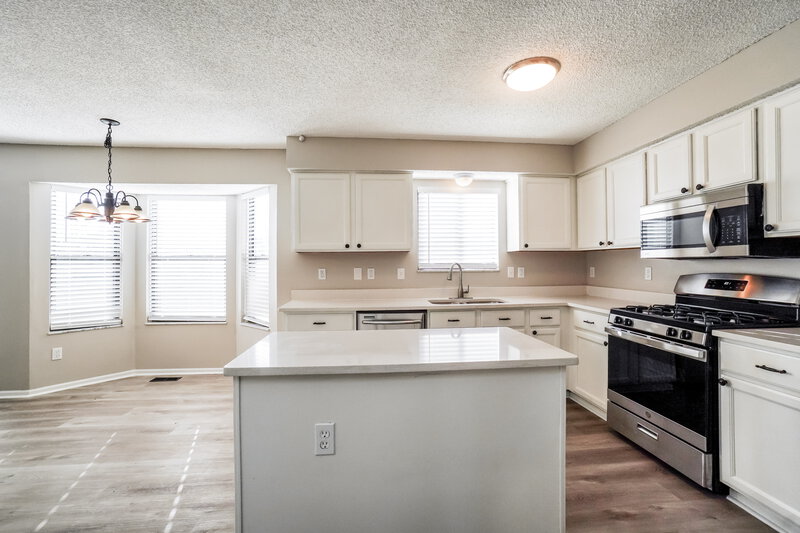 2,335/Mo, 8545 Kingsley Dr Reynoldsburg, OH 43068 Kitchen View