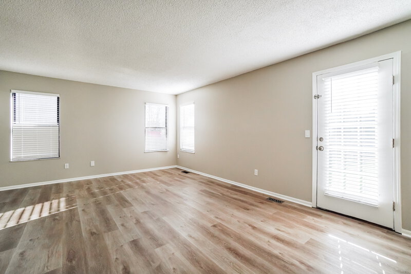 2,335/Mo, 8545 Kingsley Dr Reynoldsburg, OH 43068 Family Room View