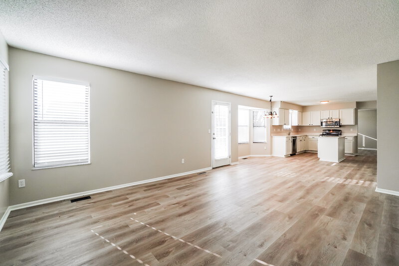 2,335/Mo, 8545 Kingsley Dr Reynoldsburg, OH 43068 Family Room View 2