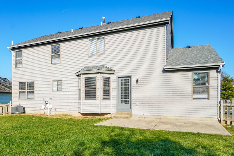 2,335/Mo, 8545 Kingsley Dr Reynoldsburg, OH 43068 Rear View