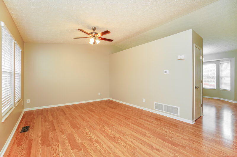 1,945/Mo, 5651 Readers St Canal Winchester, OH 43110 Living Room View