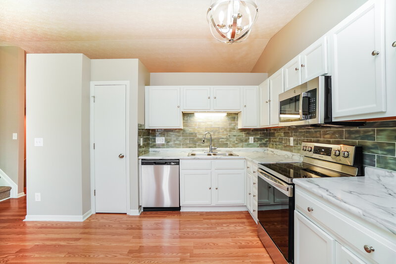 1,945/Mo, 5651 Readers St Canal Winchester, OH 43110 Kitchen View
