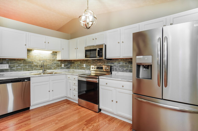 1,945/Mo, 5651 Readers St Canal Winchester, OH 43110 Kitchen View 2