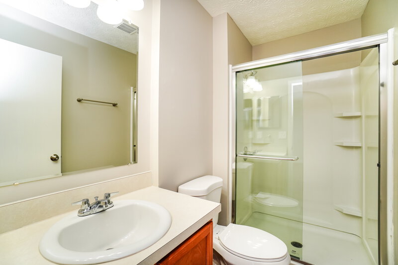 1,945/Mo, 5651 Readers St Canal Winchester, OH 43110 Main Bathroom View