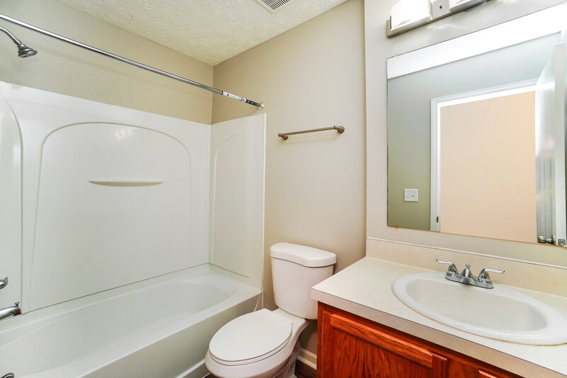 1,945/Mo, 5651 Readers St Canal Winchester, OH 43110 Bathroom View