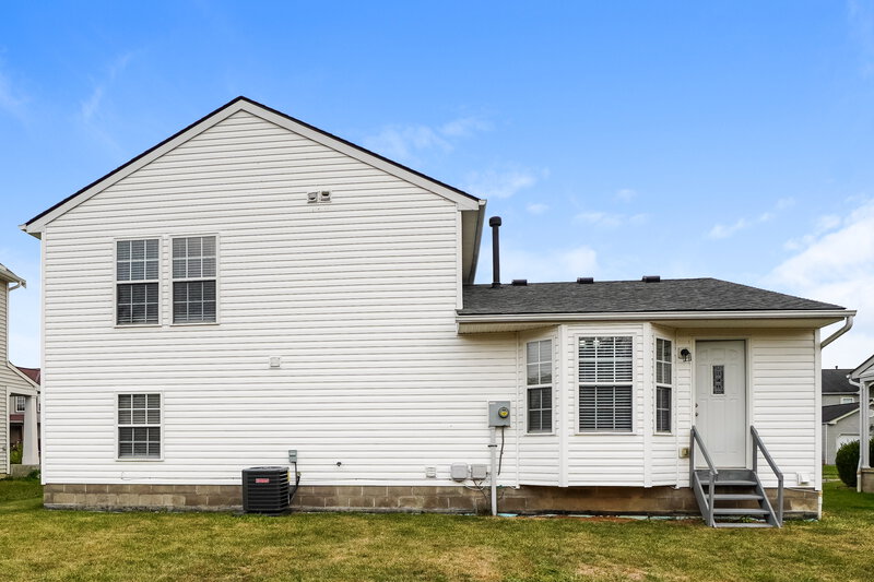 1,945/Mo, 5651 Readers St Canal Winchester, OH 43110 Rear View