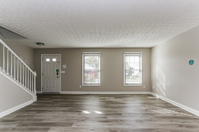 2,400/Mo, 2116 Juneau Way Grove City, OH 43123 Living Room View