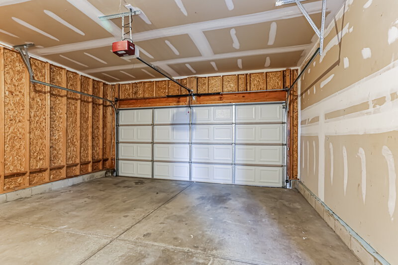 2,400/Mo, 2116 Juneau Way Grove City, OH 43123 Garage View