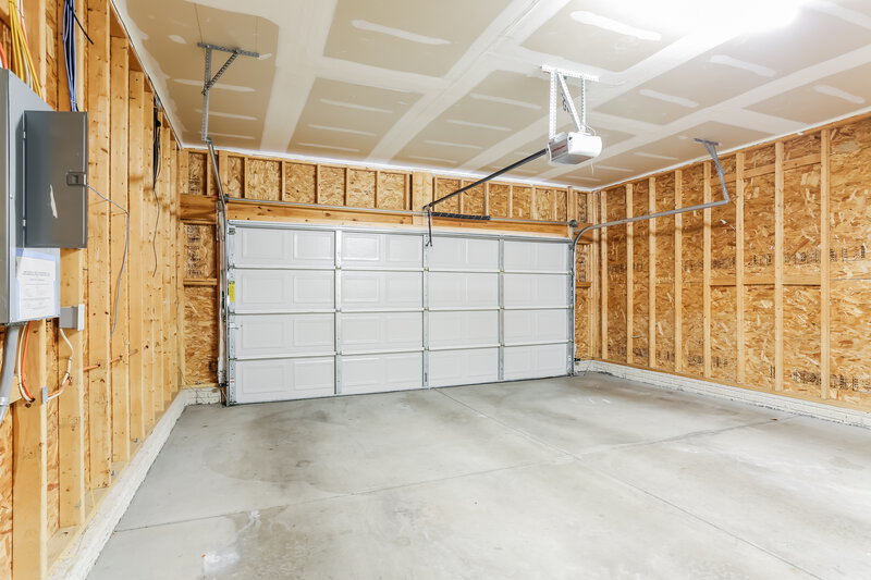 2,075/Mo, 7242 Rondeau Dr Reynoldsburg, OH 43068 Garage View
