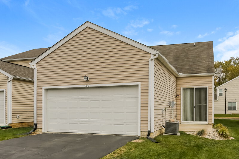 2,075/Mo, 7242 Rondeau Dr Reynoldsburg, OH 43068 Rear View