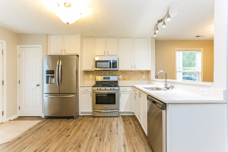 2,120/Mo, 8039 Beardsley Ave Blacklick, OH 43004 Kitchen View