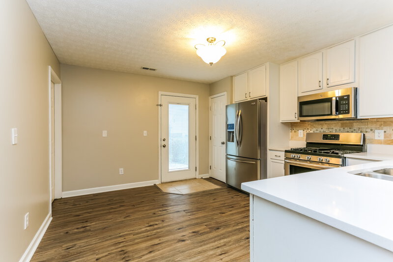 2,120/Mo, 8039 Beardsley Ave Blacklick, OH 43004 Kitchen View 3